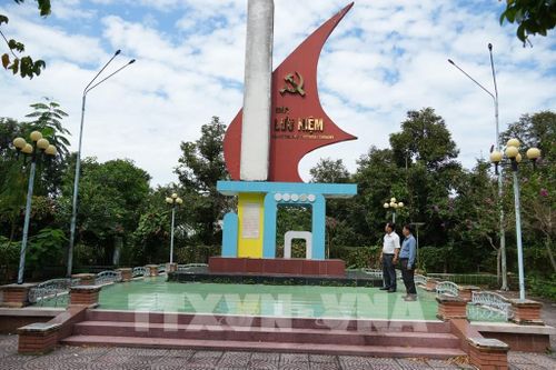 Bia lưu niệm căn cứ Tỉnh ủy Mỹ Tho thời chống Mỹ. Ảnh: Công Trí-TTXVN