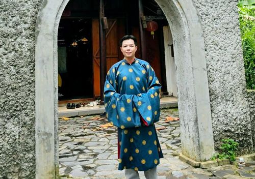 Ca sĩ Hoàng Khiêm 
