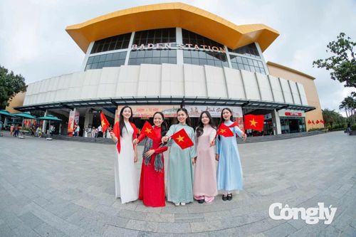 Trước đó, từ ngày 29/8, triển lãm “Ký ức tự hào - Trọn khoảnh khắc, chạm tự hào” giới thiệu hình ảnh, tư liệu và vật dụng thời chiến, giúp du khách tìm hiểu những trang sử hào hùng tại núi Bà Đen.