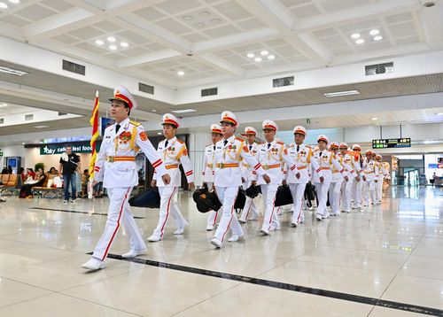 Đây là hoạt động nằm trong chuỗi chương trình “Âm hưởng tự hào - Chắp cánh Việt Nam” do Vietnam Airlines phối hợp với các đơn vị liên quan tổ chức nhân kỷ niệm 81 năm Quốc khánh.