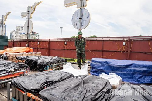 Thiếu tá Nguyễn Trọng Thắng, cán bộ kỹ thuật Bộ Chỉ huy Quân sự tỉnh Thanh Hóa cho biết, màn bắn pháo hoa gồm tầm thấp, tầm trung và tầm cao.