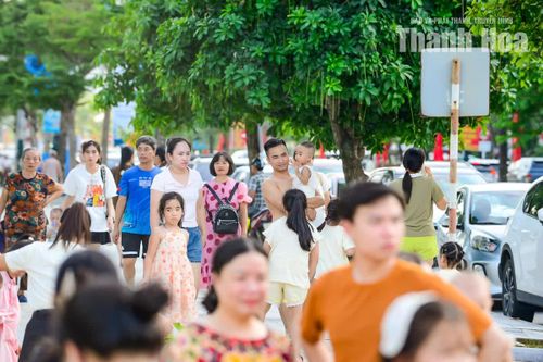 Dịp nghỉ lễ này, Sầm Sơn tổ chức nhiều hoạt động như Festival diều Sầm Sơn, hội chợ OCOP và nhiều hoạt động nghệ thuật chào mừng Quốc khánh 2/9, thu hút đông đảo du khách về vui chơi, nghỉ dưỡng.