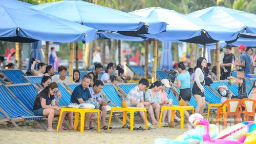 Nhờ những nỗ lực trong việc cải thiện chất lượng dịch vụ, hạn chế tình trạng chèo kéo, giá cả được niêm yết nên Sầm Sơn ngày càng tạo được thiện cảm trong lòng du khách.