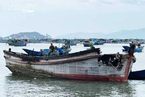 Lực lượng chức năng tiến hành điều tra nguyên nhân.