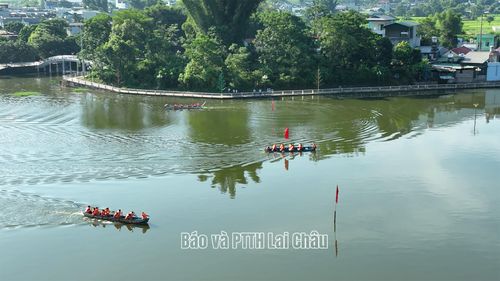 Không khí thi đấu sôi động tại Giải đua thuyền đuôi én.
