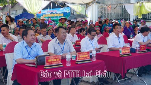 Đồng chí Tống Thanh Hải – Phó Chủ tịch Thường trực UBND tỉnh, Trưởng Ban Tổ chức Tết Độc lập năm 2026 cùng các đại biểu dự Lễ hội mừng cơm mới.