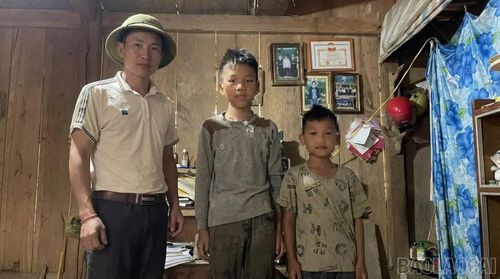 Trước thềm năm học mới đội ngũ giáo viên nhà trường tích cực đi vận động học sinh ra lớp.