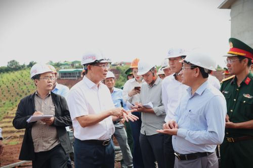 Chủ tịch UBND tỉnh Hồ Văn Mười kiểm tra thực tế triển khai xây dựng Trường Phổ thông nội trú liên cấp Quảng Trực
