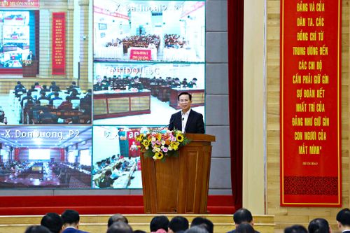 Chủ tịch UBND tỉnh Lâm Đồng Hồ Văn Mười quán triệt Nghị quyết số 22-NQ/TW về Chiến lược An ninh quốc gia ngày 27/8/2026 (Ảnh: Chính Thành)