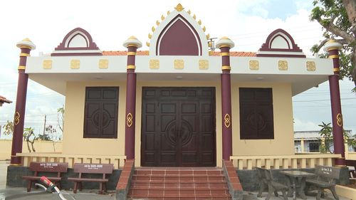 Đền Pô Dam tại làng Chăm Lâm Hòa, xã Hàm Thuận vừa hoàn thành