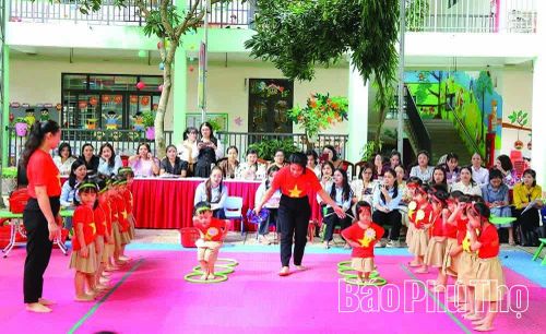 Phân hiệu Trường Mầm non Thanh Minh thuộc Trường Mầm non Hoa Hồng, phường Vĩnh Phúc quan tâm tổ chức hoạt động phát triển vận động theo chương trình giáo dục lấy trẻ làm trung tâm trong sinh hoạt chuyên môn.