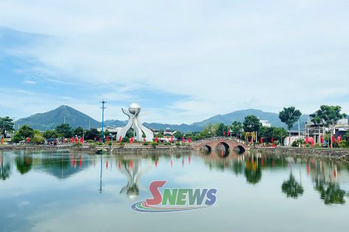 Xã Phù Yên rực rỡ cờ hoa đón Tết Độc lập.
