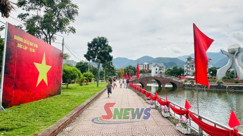 Không gian check-in rực rỡ sắc màu chào mừng Tết Độc lập.