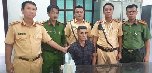 Lực lượng chức năng phát hiện 2 đối tượng nghi liên quan đến vụ cướp giật tài sản xảy ra tại Gia Lai. Ảnh: Công an xã Thuận Bắc