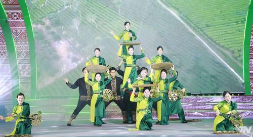 Chương trình nghệ thuật tại lễ hội.