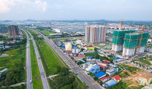 Thái Nguyên đang triển khai 13 dự án nhà ở xã hội với quy mô khoảng 12.500 căn, hướng tới mục tiêu 60.000 căn vào năm 2030, giúp ổn định đời sống người lao động tại các khu công nghiệp. Trong ảnh: Các dự án nhà ở xã hội đang triển khai tại Khu công nghiệp Yên Bình.
