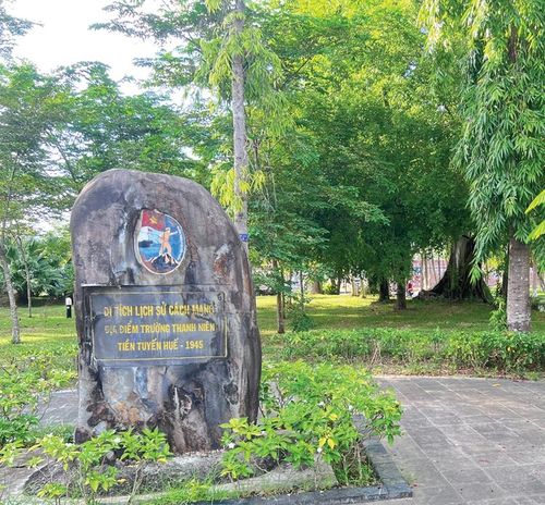  Khu đất bên ngoài cửa Quảng Đức, nơi tọa lạc của Trường Thanh niên tiền tuyến trước đây.