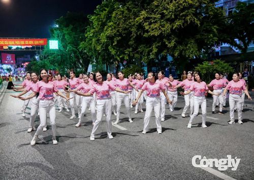 Carnaval “Vũ điệu đường phố” là một trong những hoạt động nổi bật của Festival Dân vũ năm 2026 , góp phần quảng bá văn hóa, con người Điện Biên đến với du khách trong và ngoài tỉnh.