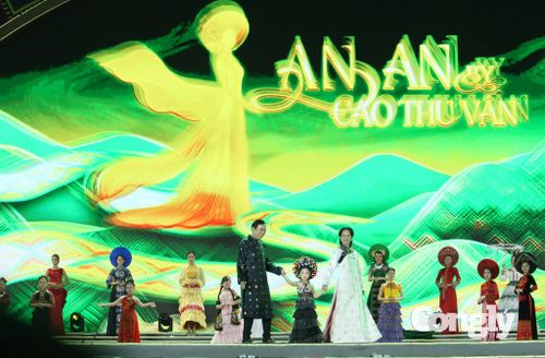 Những bộ sưu tập mang họa tiết, chất liệu thổ cẩm xuất hiện cùng âm nhạc hiện đại, tạo nên sự giao thoa giữa truyền thống và đương đại.Cách làm này cho thấy di sản hoàn toàn có thể bước vào đời sống mới mà không đánh mất căn cốt. Ngược lại, khi được sáng tạo phù hợp, thổ cẩm có thêm cơ hội tiếp cận công chúng, thị trường và các hoạt động du lịch, trở thành một phương thức kể chuyện sinh động về văn hóa Việt Nam.