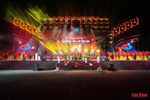Các tiết mục được dàn dựng công phu.