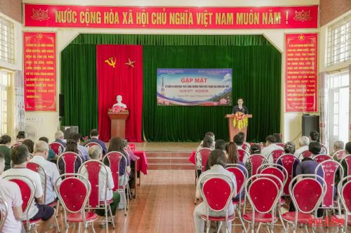 Các thế hệ những người làm phát thanh Cao Bằng gặp mặt, cùng ôn lại chặng đường một thời giữ sóng tại xã Nguyên Bình.