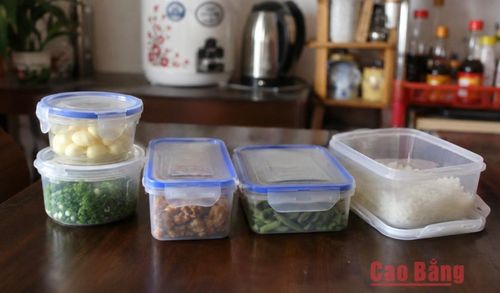 Sử dụng hộp nhựa đúng mục đích, phù hợp với từng loại thực phẩm và nhiệt độ góp phần bảo vệ sức khỏe gia đình.