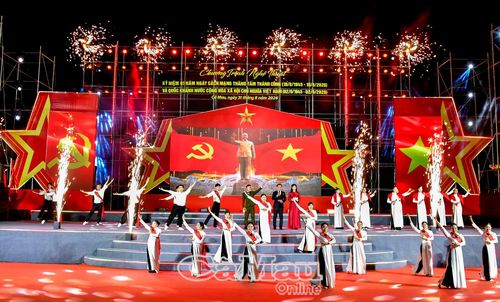 Trong không khí thiêng liêng của những ngày mùa Thu lịch sử, “Non sông vang khúc mùa thu” mang đến hành trình nghệ thuật giàu cảm xúc, khơi dậy niềm tự hào dân tộc.