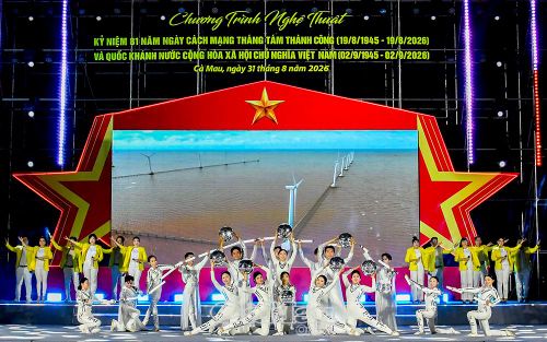 Tiết mục ca múa “Điện gió - Khát vọng vươn xa” (sáng tác: Diệp Phát Văn; biên đạo: Hoàng Vũ) do tập thể nhóm ca - múa biểu diễn, thể hiện sức trẻ và khát vọng vươn lên của Cà Mau trong kỷ nguyên mới.
