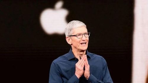 Tim Cook rời vị trí CEO Apple, khép lại 15 năm đưa hãng lên vốn hóa hơn 4.000 tỷ USD. (Ảnh: CNBC)