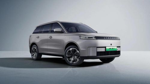 Jaecoo J5 EV. Dòng J5 được phát triển với cả động cơ xăng, hybrid và thuần điện. Ảnh: Omoda Jaecoo.