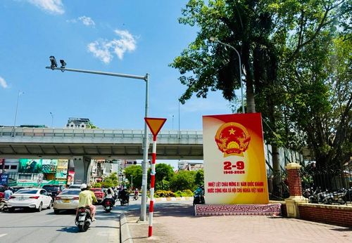 Không khí ngày 2-9 lan tỏa tại các tuyến phố thuộc phường Phương Liệt. Ảnh: ND