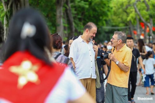 Sự an toàn, nét thanh bình và mến khách làm nên hình ảnh một Hà Nội vô cùng hấp dẫn trong mắt bạn bè thế giới.