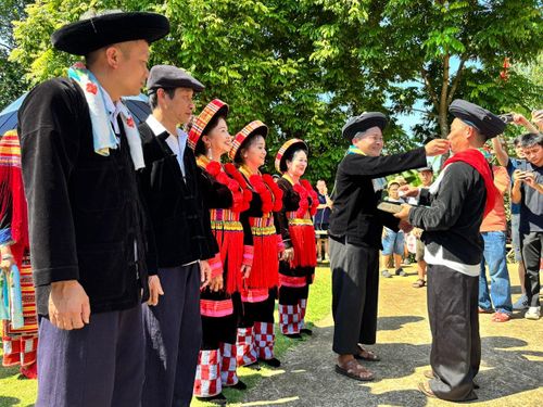 Các nghi thức truyền thống trước khi thực hiện rước dâu.