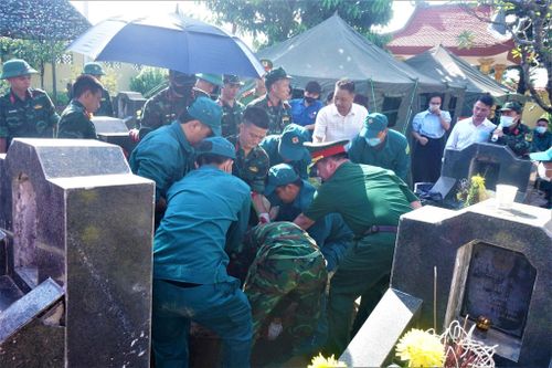 Các lực lượng thực hiện nhiệm vụ bằng tinh thần quyết tâm và trách nhiệm tri ân. Ảnh: Xuân Mai