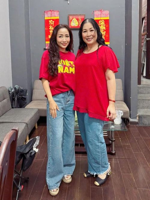 Đáng chú ý, khi NSƯT Ốc Thanh Vân trở lại Việt Nam sau thời gian sinh sống tại Australia, cô nhanh chóng tái xuất sân khấu và tiếp tục đồng hành cùng sân khấu kịch Hồng Vân. Điều này cho thấy mối liên hệ giữa nữ nghệ sĩ và nơi từng giúp mình trưởng thành không dễ bị khoảng cách địa lý hay những thay đổi trong cuộc sống làm phai nhạt.