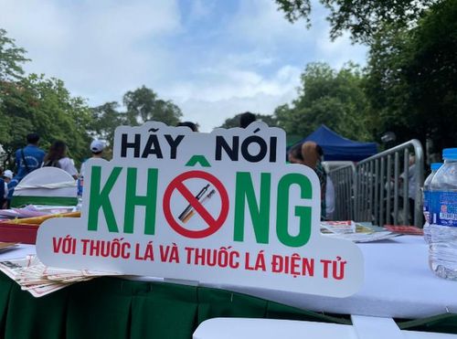 Nếu không có biện pháp quản lý kịp thời, các sản phẩm mới này sẽ thu hút thêm một thế hệ người sử dụng mới, đặc biệt là thanh thiếu niên và phụ nữ, làm ảnh hưởng đến thành quả nhiều năm qua trong công tác phòng, chống tác hại của thuốc lá. Ảnh: Trần Minh
