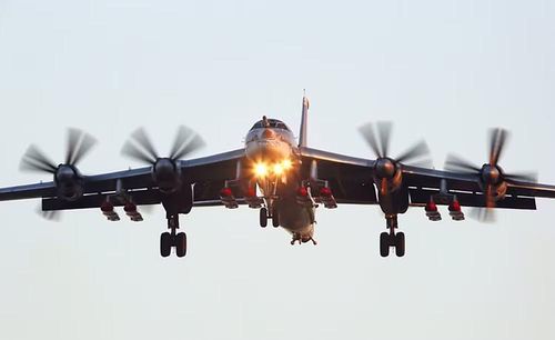 Những thay đổi này cho phép Tu-95 thực hiện nhiệm vụ tấn công từ khoảng cách xa hơn.
