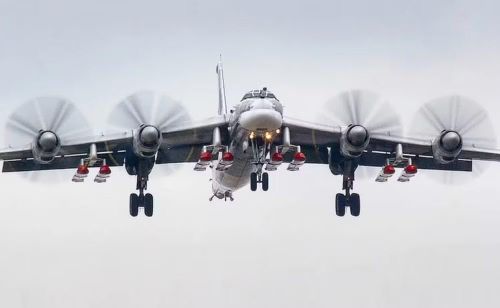 Tu-95 vì vậy không bị giới hạn bởi thiết kế ban đầu. Khung máy bay được giữ lại, nhưng vai trò chiến đấu thay đổi theo sự phát triển của tên lửa.