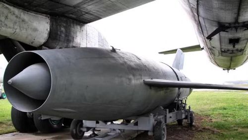 Một bước phát triển quan trọng là máy bay ném bom chiến lược Tu-95K. Đây là phiên bản được cải biến để mang tên lửa hành trình Kh-20. Tên lửa được thiết kế để tấn công các mục tiêu quan trọng ở khoảng cách lớn.