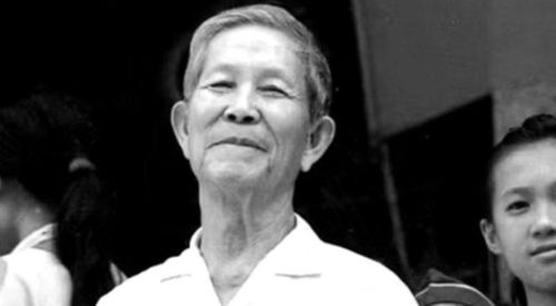 Trong tình huống đó, ông Trần Văn Giàu, Chủ tịch Ủy ban Hành chính lâm thời Nam Bộ, bước lên lễ đài phát biểu. Ông khẳng định Việt Nam đã từ một xứ thuộc địa trở thành một nước độc lập và kêu gọi nhân dân sẵn sàng bảo vệ thành quả cách mạng. Sau đó, đại diện nhân dân tuyên thệ ủng hộ Chính phủ lâm thời và quyết tâm bảo vệ nền độc lập.