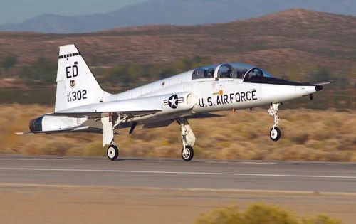 T-38 Talon được đưa vào biên chế Không quân Mỹ từ năm 1961. NASA bắt đầu tiếp nhận những chiếc T-38 chỉ 3 năm sau đó. Phiên bản T-38N dành cho NASA đã được nâng cấp nhiều lần.