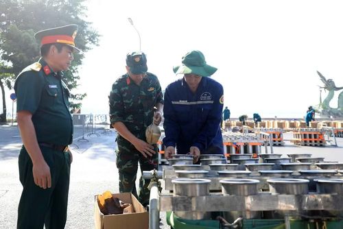 Các trận địa sử dụng pháo hoa nổ tầm cao kết hợp tầm thấp, bắn đồng loạt từ 21 giờ đến 21 giờ 15
