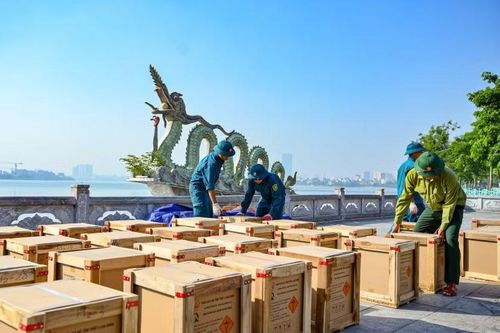 Chào mừng kỷ niệm 81 năm Quốc khánh 2/9, trận địa pháo hoa số tại vườn hoa Lạc Lòng Quân - khu vực tượng rồng Hồ Tây được chuẩn bị kỹ lưỡng.