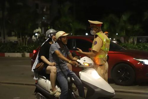 Xuyên lễ làm nhiệm vụ, các chiến sĩ Cảnh sát giao thông đã và đang cùng toàn lực lượng Công an Thủ đô giữ bình yên cho từng tuyến phố