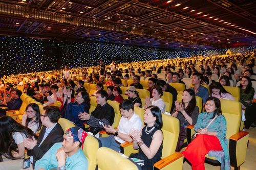 3000 khán giả đã tới xem buổi công chiếu giới thiệu bộ phim "“Hộ Linh Tráng Sĩ - Bí Ẩn Mộ Vua Đinh” tại Ninh Bình. Ảnh: Đoàn làm phim cung cấp.