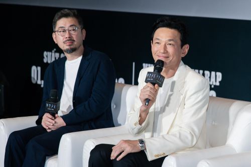 Nam chính Hwang Jung Min cũng kể nhiều về quá trình ghi hình. Theo nam diễn viên, đoàn phim có khoảng hai tháng rưỡi làm việc trong khu vực rừng núi, thường xuyên phải di chuyển từ nơi lưu trú vào sâu trong rừng. Cường độ quay kéo dài khiến anh có thời điểm chỉ nhận ra mình đau phần cơ gân kheo sau nhiều ngày chạy liên tục trên địa hình dốc. 