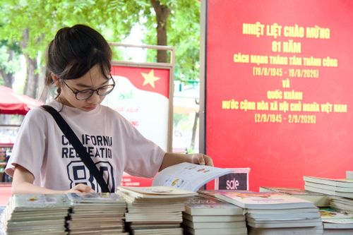  Đường sách trở thành điểm đến yêu thích của các gia đình trong dịp Quốc khánh.