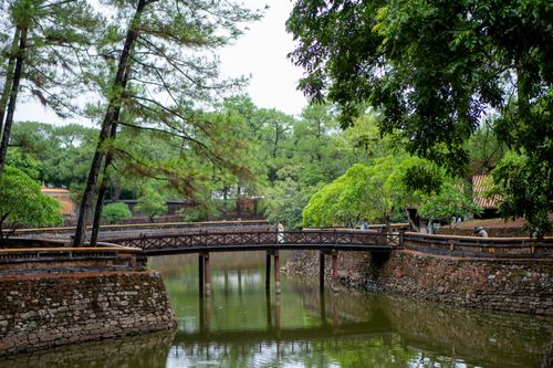  Một trong những cây cầu ở Lăng Tự Đức, Huế.