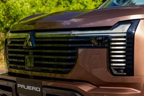 Mặt lưới tản nhiệt trên Pajero thế hệ mới. Ảnh: Mitsubishi.