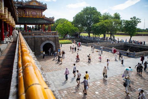 Trung tâm Bảo tồn Di tích Cố đô Huế cho biết chương trình miễn vé tham quan cho công dân Việt Nam kéo dài 7h-17h30 ngày 2/9. Du khách chỉ cần xuất trình căn cước công dân khi đến các điểm gồm Đại nội, lăng Tự Đức, lăng Minh Mạng, lăng Khải Định, cung An Định, điện Hòn Chén, Bảo tàng Cổ vật Cung đình Huế.